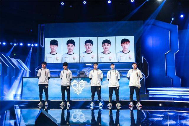 定期会议与 定期会议与