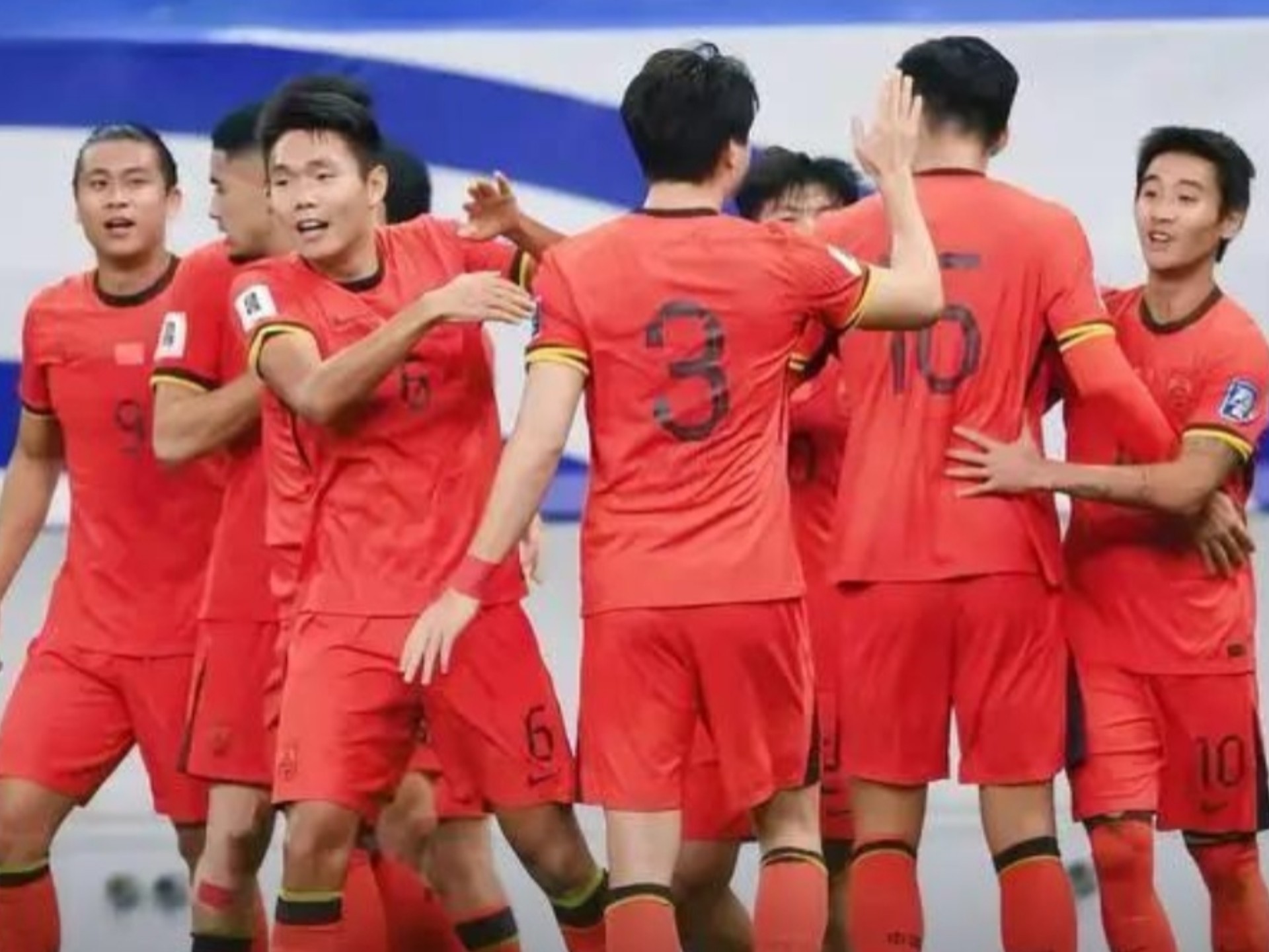 通过边路突 通过边路突