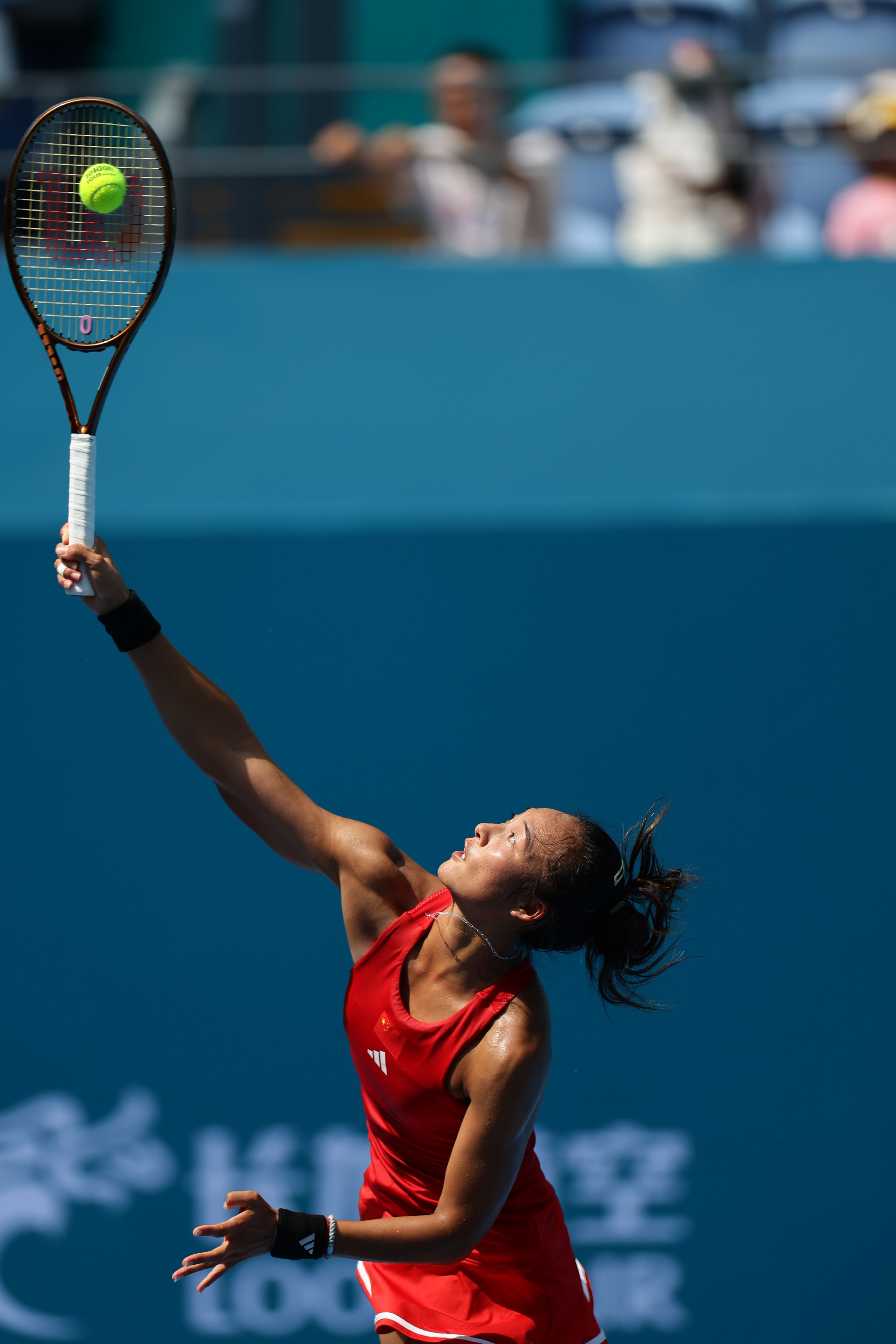 头球压顶下 头球压顶下